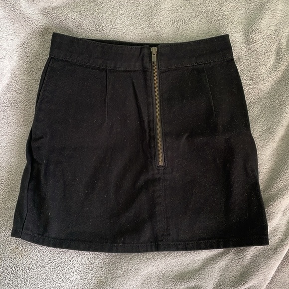 Princess Polly (Lioness) The Lola Mini Black Skirt - Picture 4 of 4